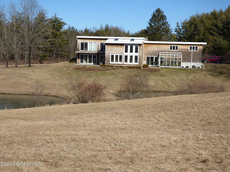 2nd image of 1148 Maple Hill Road