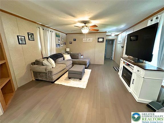 3rd image of 187 Creekside Manor Dr