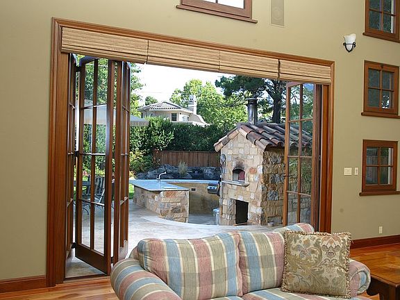 Open to outdoor kitchen