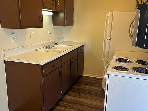 3rd image of 856 Continental Ct #7