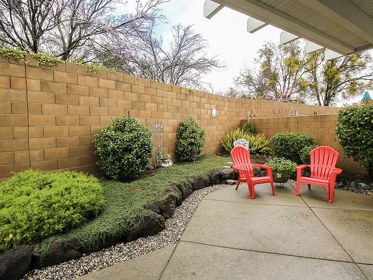 130 Mandarin Cir — Photo 13