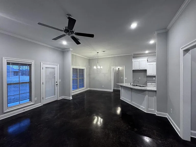 235 Chartleigh Cir — Photo 6