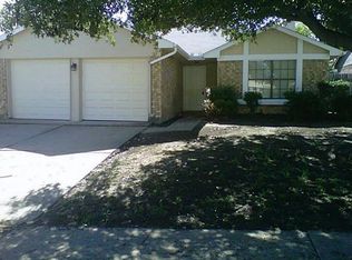 208 Valley Spring Dr, Arlington, TX 76018