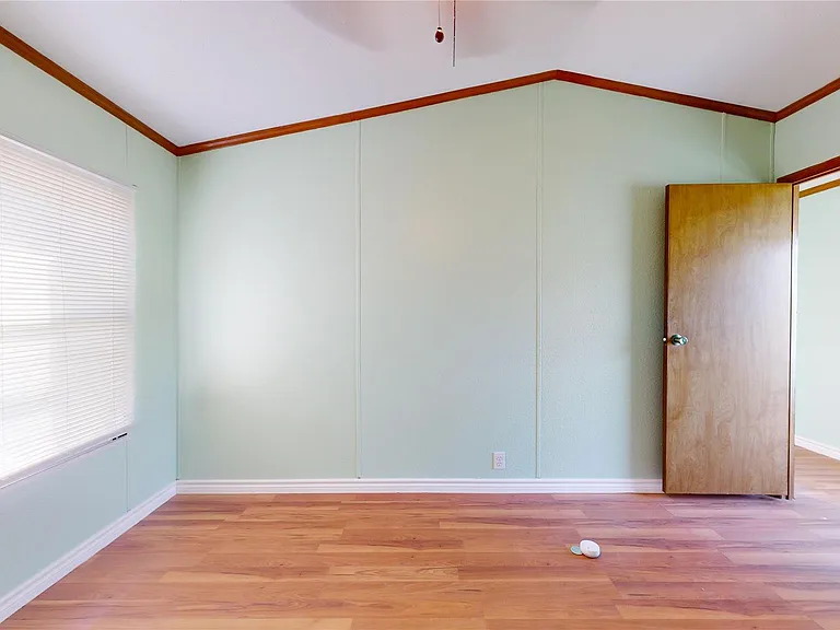 435 16th St — Photo 32