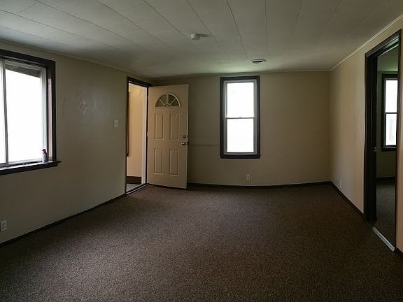 2nd image of 111 Southside Pkwy Uppr #