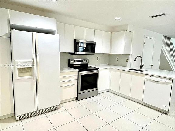 4th image of 1413 Veracruz Ln #6-11