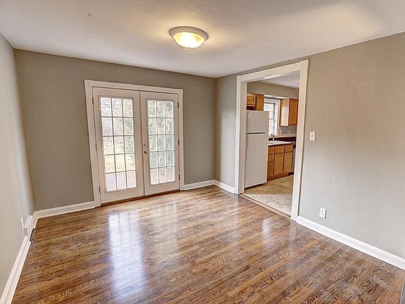 2nd image of 901 Leawood Dr