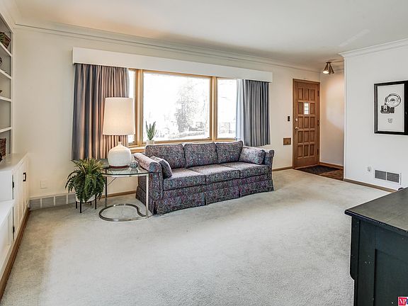 4th image of 2528 S 40th St