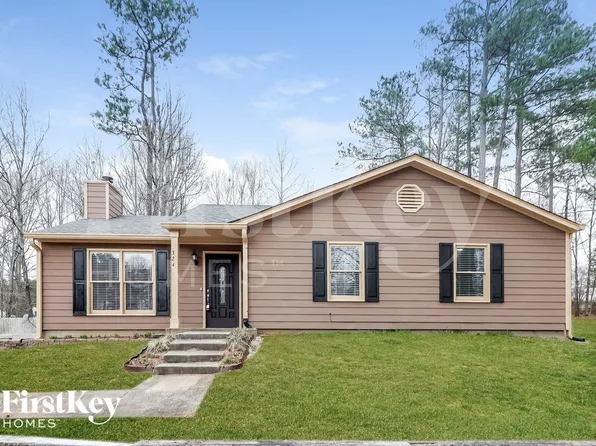 324 Chimney Trace Dr, Winder, GA 30680