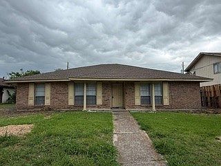 1st image of 8813 Deerwood Dr