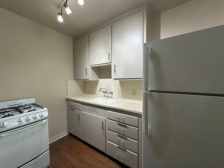 2508 L Street Classic Midtown Living — Photo 44