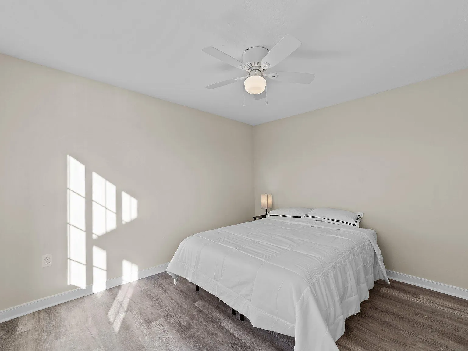 4 bed, 3.0 bath, 2052 sqft, $949 — Photo 1
