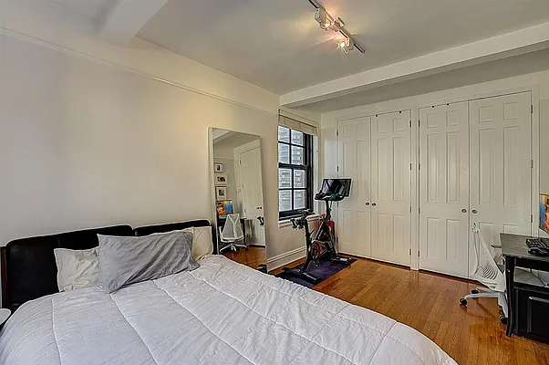 Sold by Redfin Real Estate | media 13