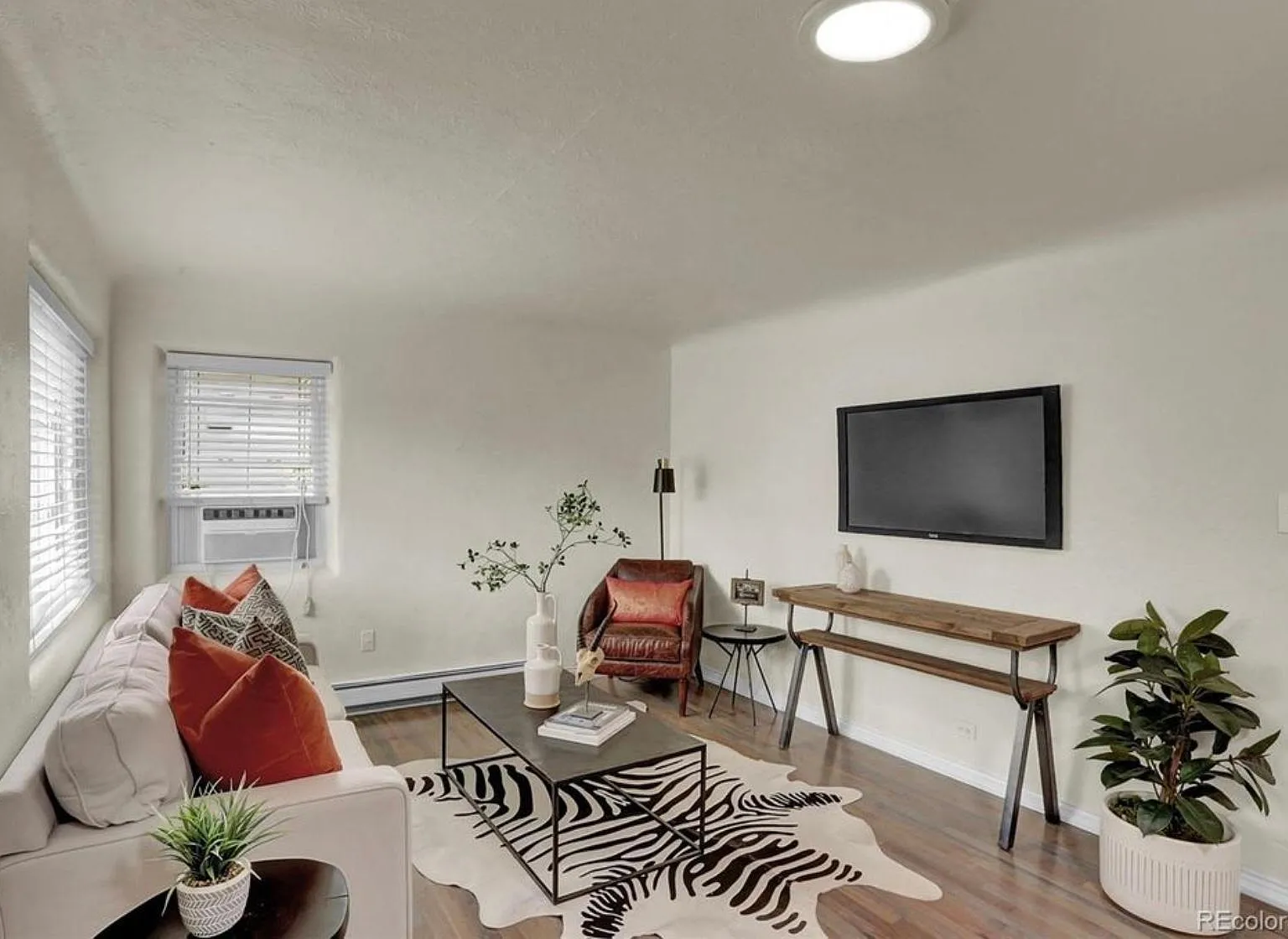 3 bed, 990 sqft, $3,000 — Photo 3