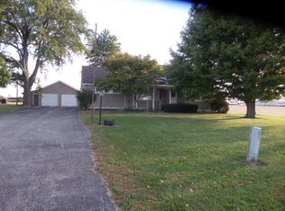 909 Dewitt Ave E, Mattoon, IL 61938