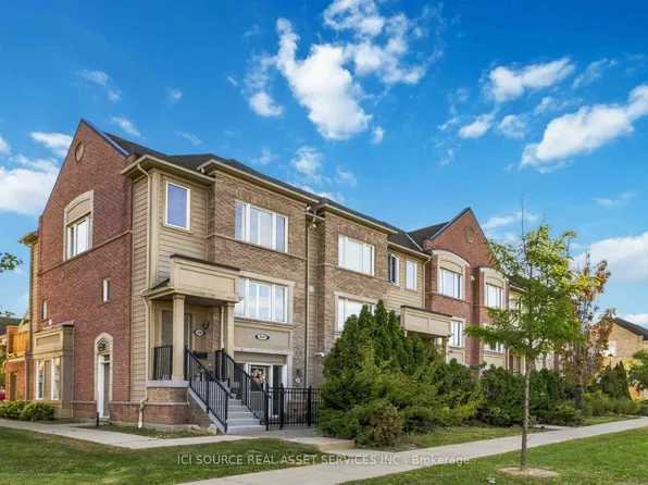4985 Southampton Dr #48, Mississauga, ON L5M 8C6