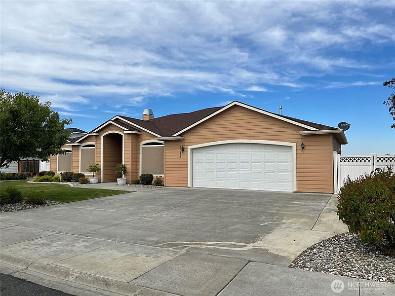 2nd image of 4078 Cove West Drive