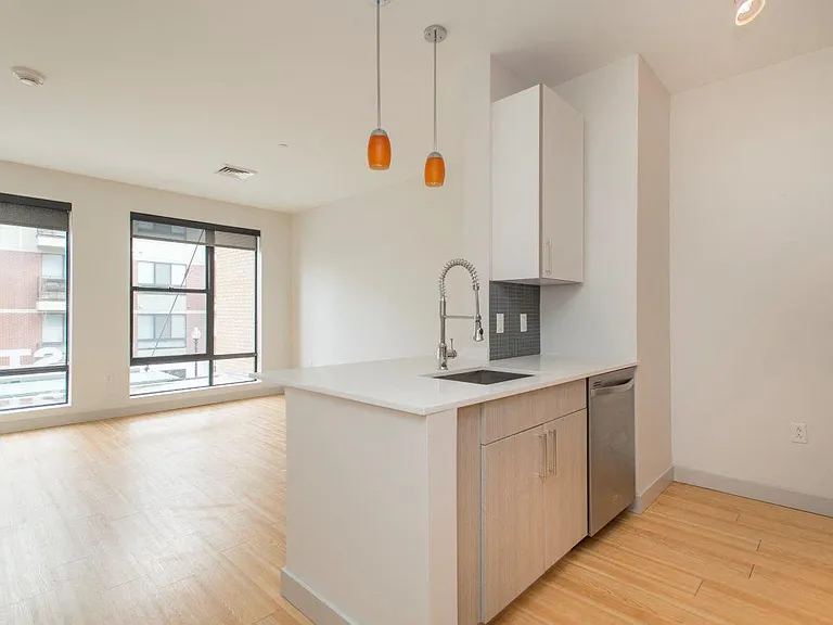 West Square Apartments — Photo 48