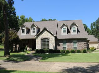 907 Beaver Lake Dr, Texarkana, TX 75501