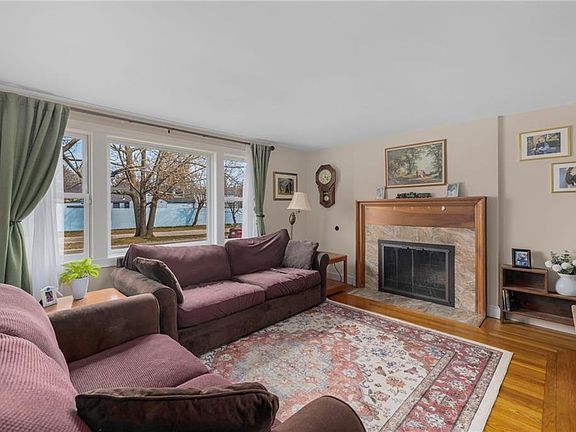 4th image of 55 Mayflower Dr