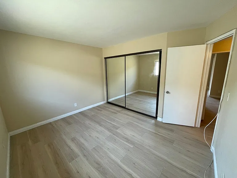 822 Victor Ave — Photo 10