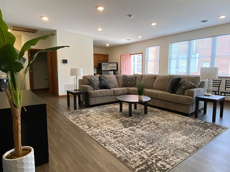 941 W 3rd St #4 — Photo 11