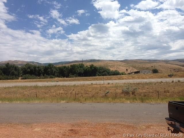2nd image of 148 S Henefer Frontage Rd