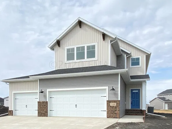 748 Cathy Dr W, West Fargo, ND 58078