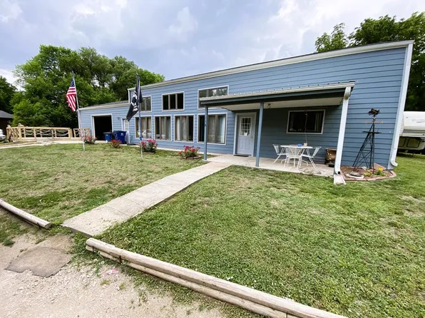 118 S 3rd St, Bridgeport, KS 67416