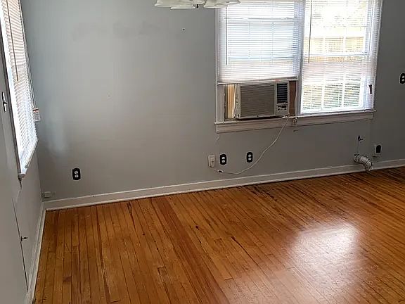 4th image of 1327 Tavistock Pl