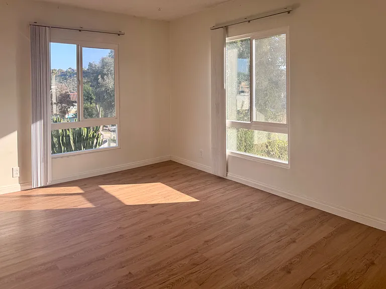 554 Greenbrier Dr #2 — Photo 6
