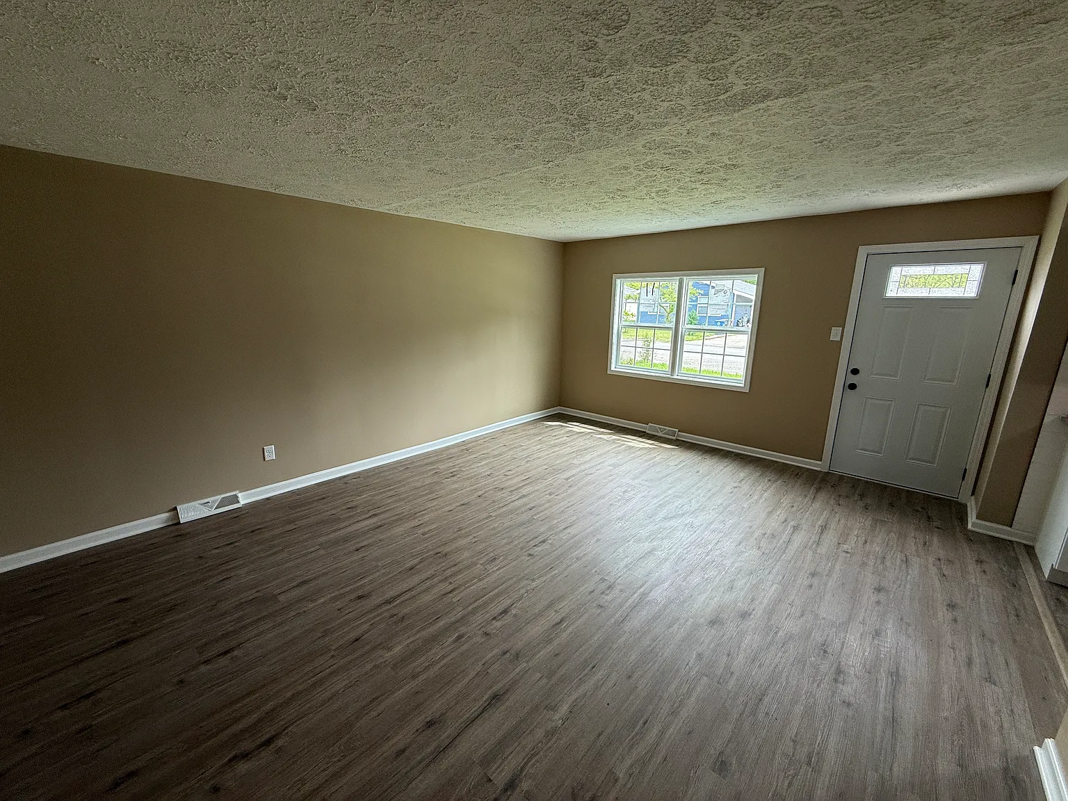 2 bed, 862 sqft, $1,600 — Photo 2