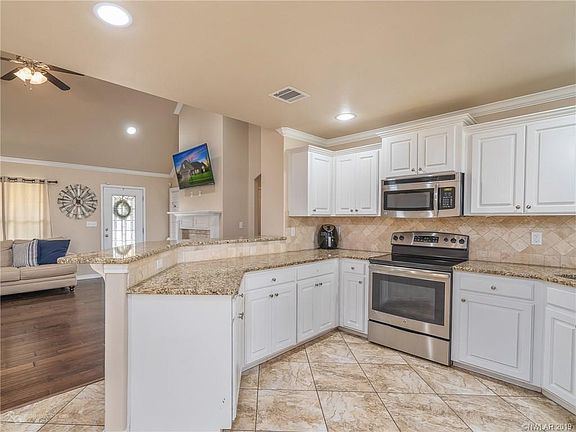 3rd image of 212 Southern Creek Cir