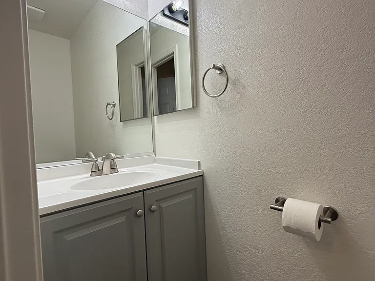 858 Campbell Rd #4 — Photo 7