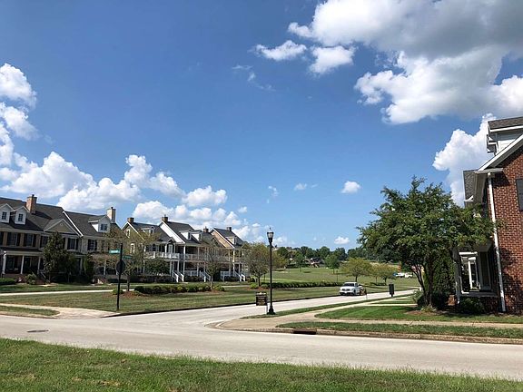 3rd image of 841 Creekside Ln