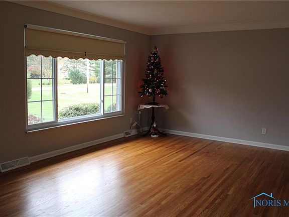 4th image of 535 Nora Dr