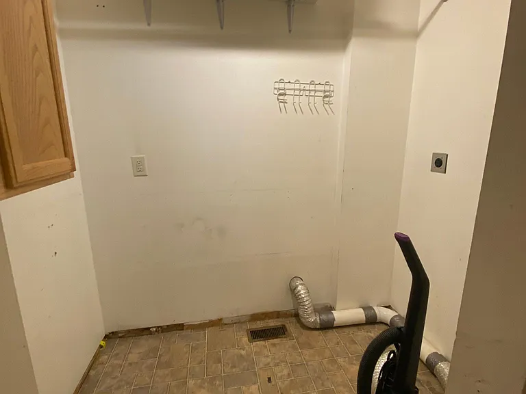 553 Bradley St — Photo 14