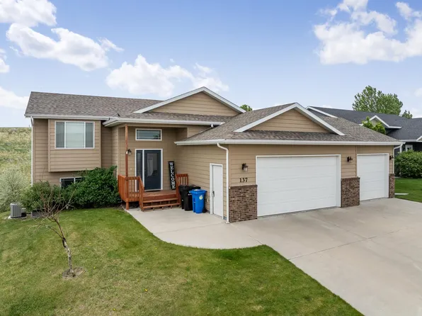 137 Savoy Cir, Rapid City, SD 57701