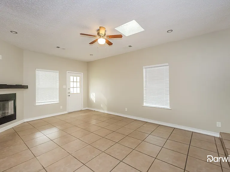 1170 Debbie St — Photo 5