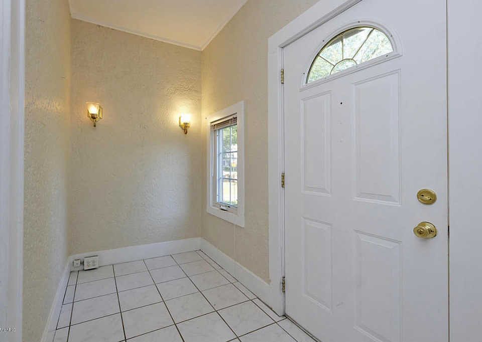1st image of 1115 Roseland Ave