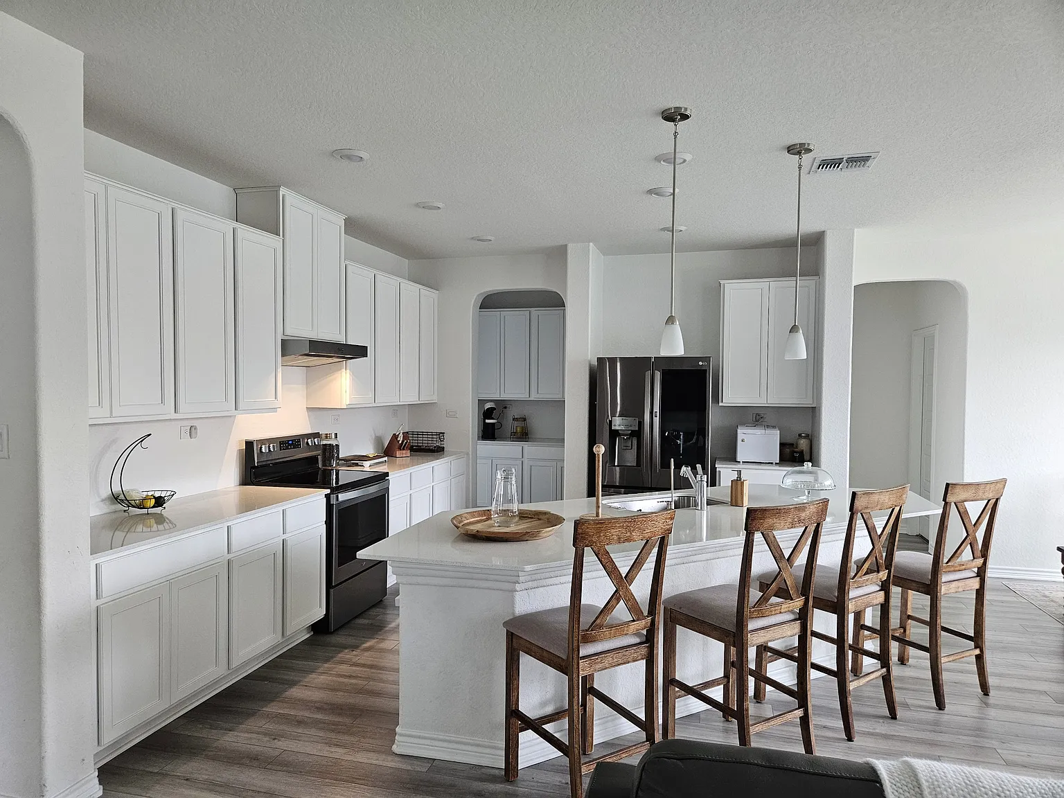 4 bed, 2.5 bath, 3475 sqft, $950 — Photo 2