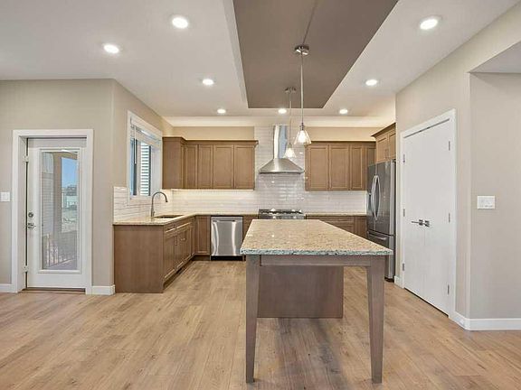 3rd image of 26 E Tagish Ave