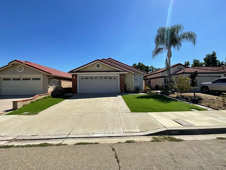 15345 Murray Ave — Photo 1