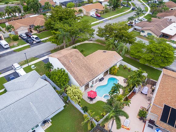 3rd image of 14661 Highland Springs Ct
