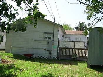 2nd image of 1119 S Commercial St