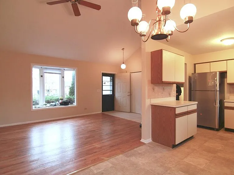 427 Beechwood Dr — Photo 3