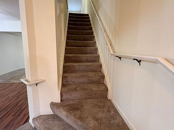 3rd image of 606 Windbrook Cir