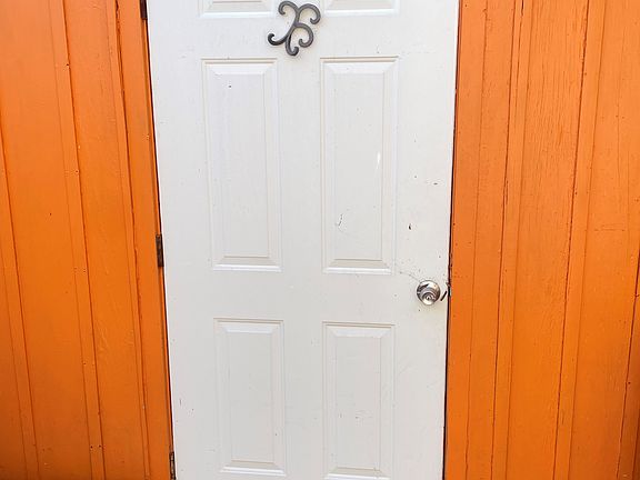 Storage shed (approximately 3x5')