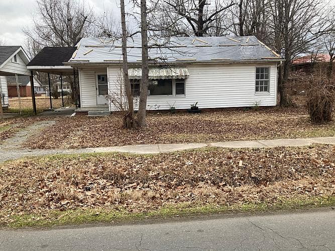 1st image of 400 W 26th Ave