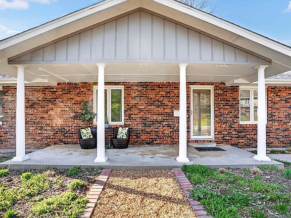 4th image of 2669 S Catalina Avenue